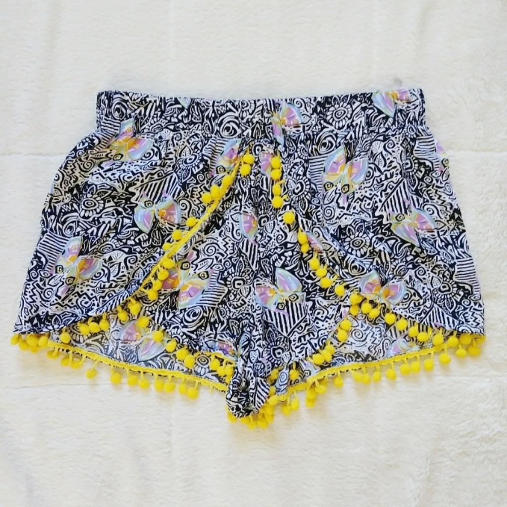 TOBI Open Layer PomPom Shorts